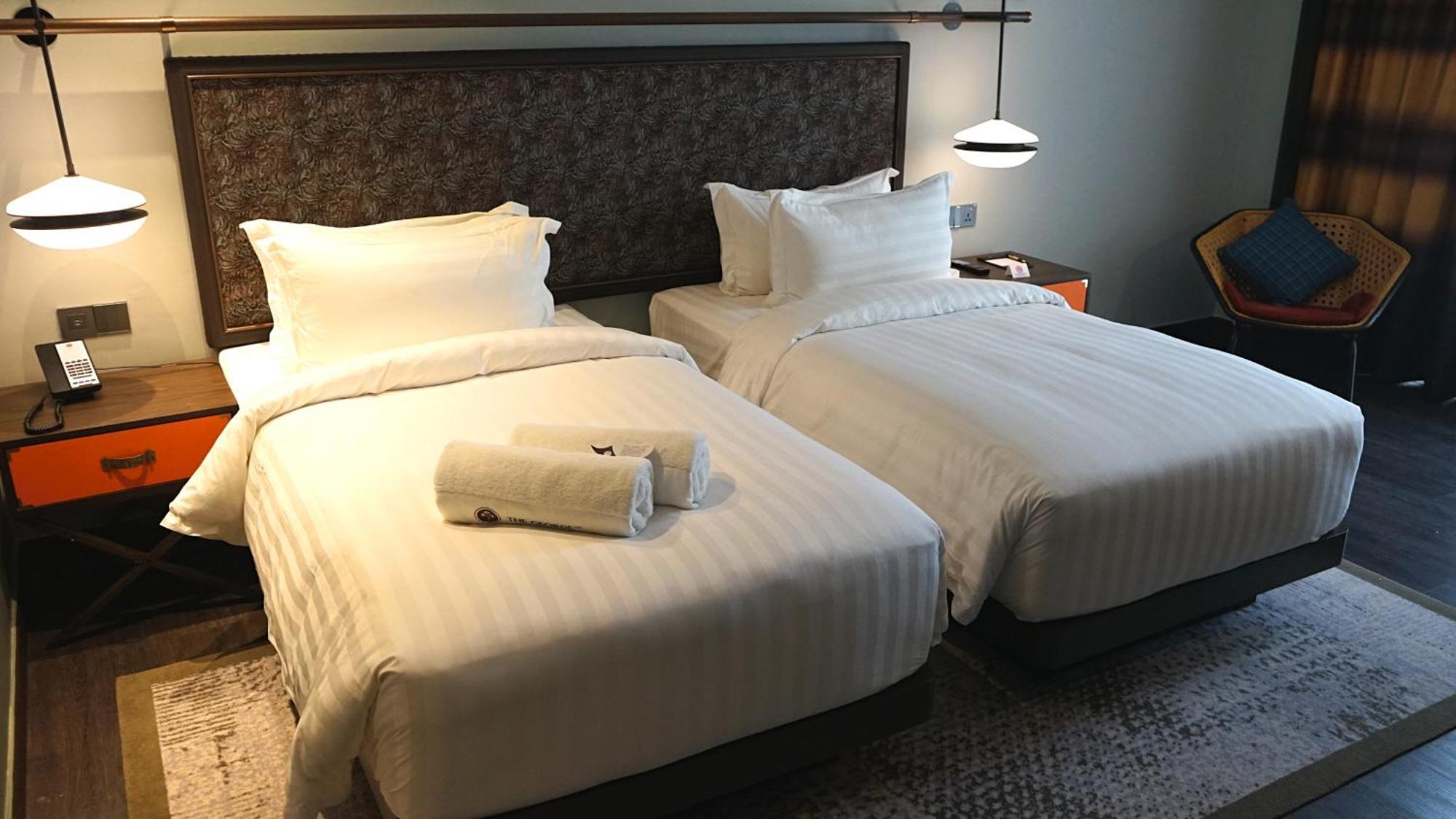 The George Penang By The Crest Collection Hotell George Town Exteriör bild Two single beds