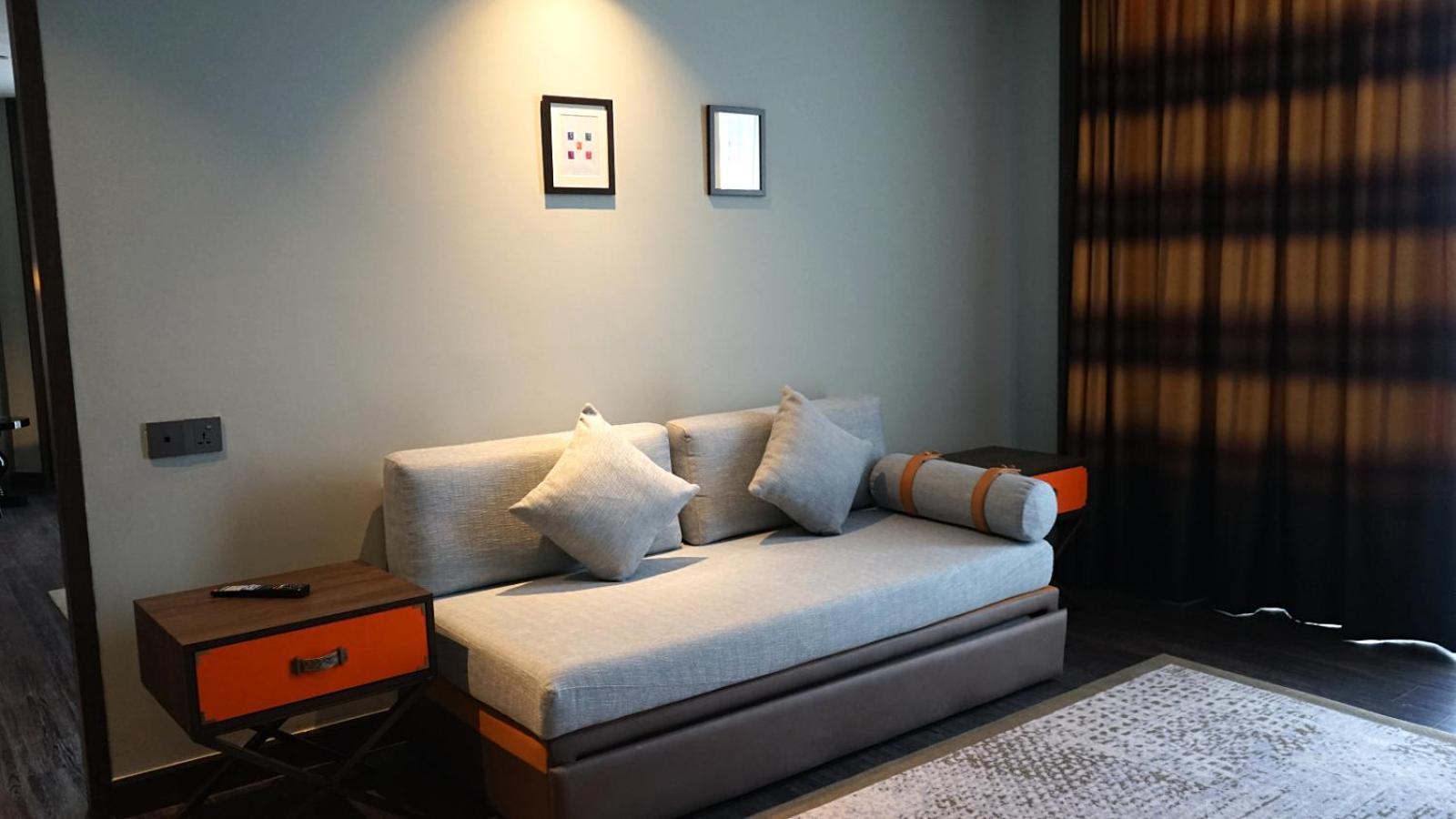 The George Penang By The Crest Collection Hotell George Town Exteriör bild A sofa bed