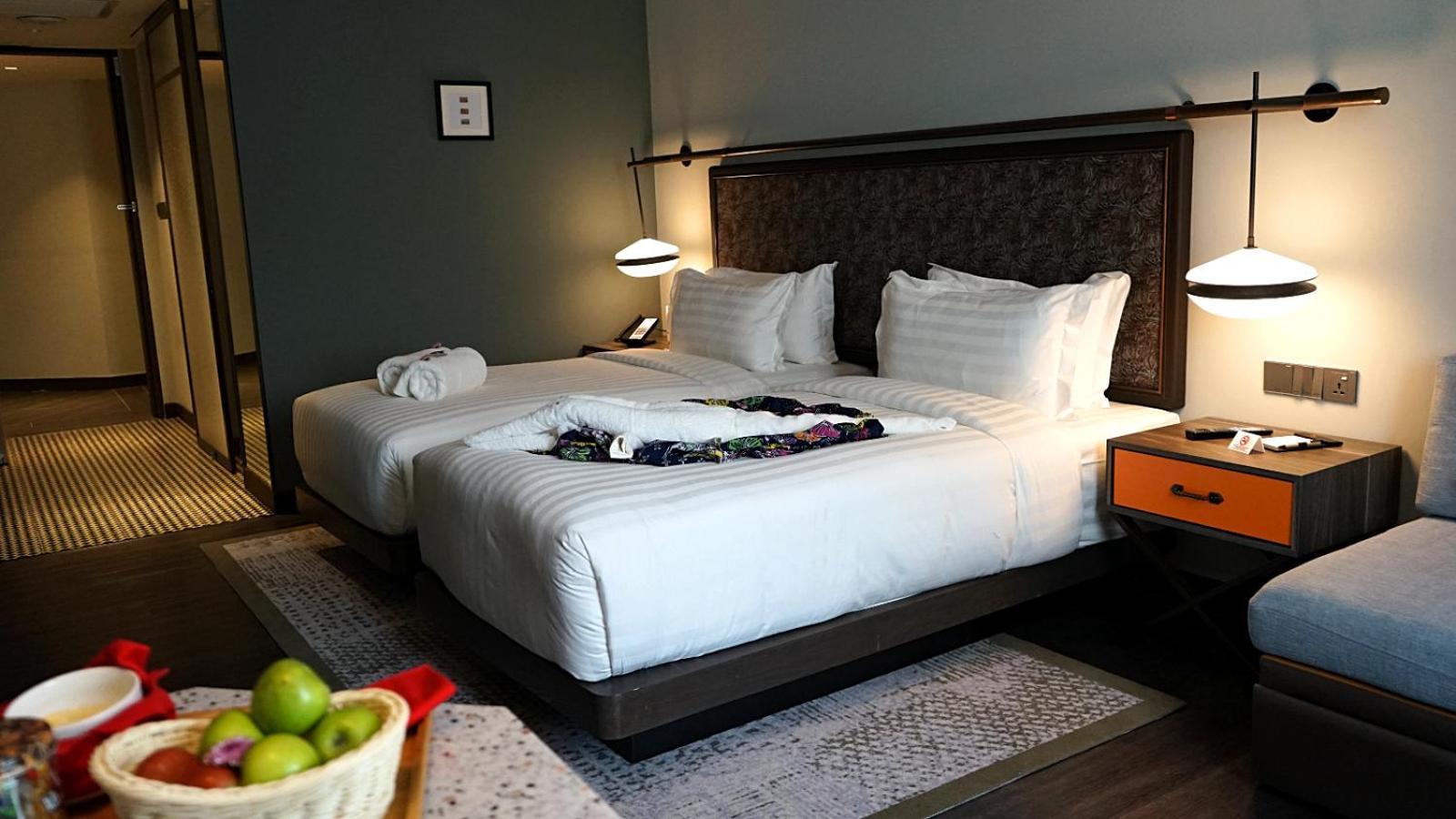 The George Penang By The Crest Collection Hotell George Town Exteriör bild A room at the hotel